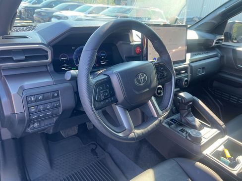 Used 2025 Toyota Tacoma TRD Off-Road w/ TRD Off Road Premium Package AWD/4WD image 18