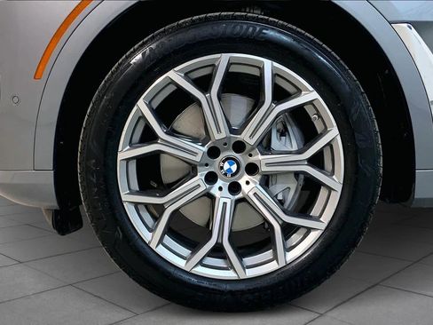Used 2023 BMW X7 xDrive40i w/ Premium Package image 11