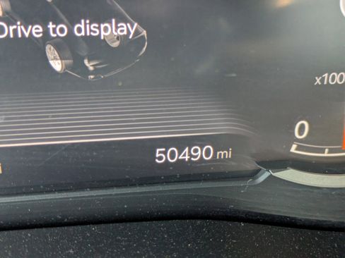 Used 2023 Genesis G70 2.0T image 32