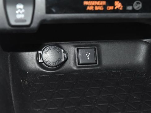 Used 2021 Toyota RAV4 LE AWD/4WD image 13