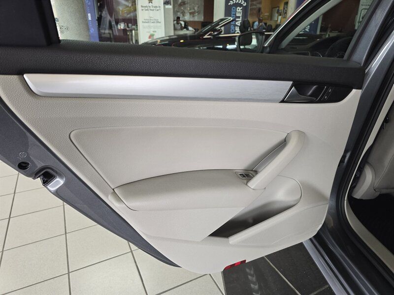Used 2013 Volkswagen Passat TDI SE FWD image 10