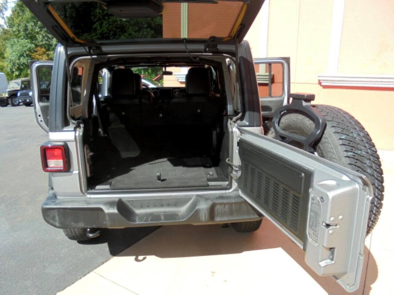 Used 2020 Jeep Wrangler Unlimited Sport AWD/4WD image 29