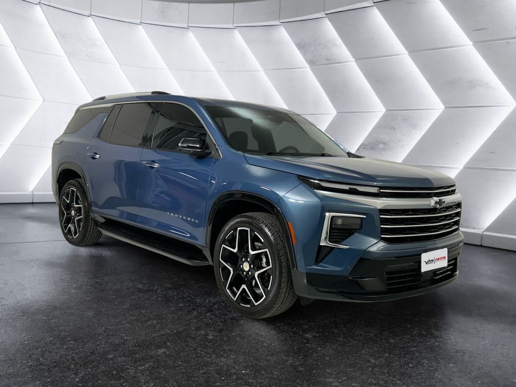 Used 2025 Chevrolet Traverse High Country w/ LPO, Cargo Package FWD image 1