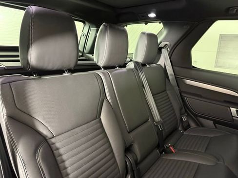 Certified 2025 Land Rover Discovery Dynamic SE image 29