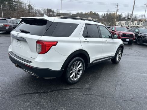 Used 2021 Ford Explorer XLT w/ Equipment Group 202A image 9