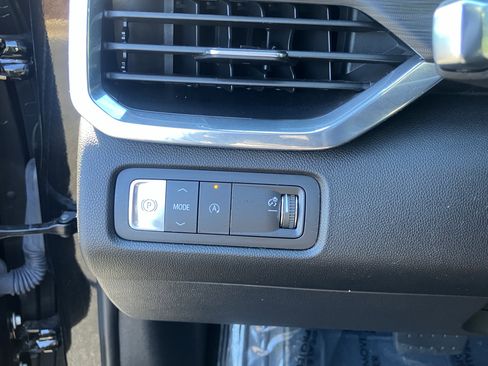 Used 2024 GMC Acadia Elevation image 19