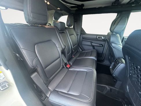 Used 2025 Ford Bronco Badlands AWD/4WD image 12