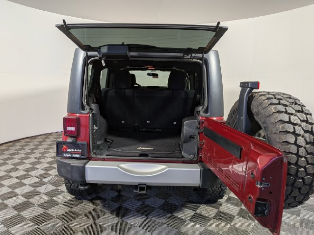 Used 2011 Jeep Wrangler Unlimited Sahara AWD/4WD image 7