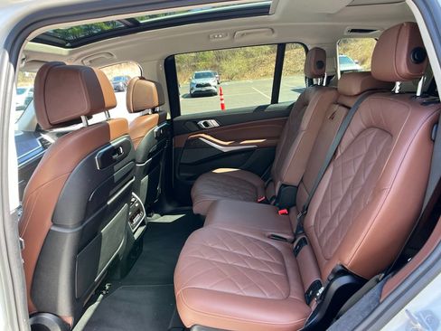 Used 2023 BMW X7 xDrive40i w/ Premium Package AWD/4WD image 23