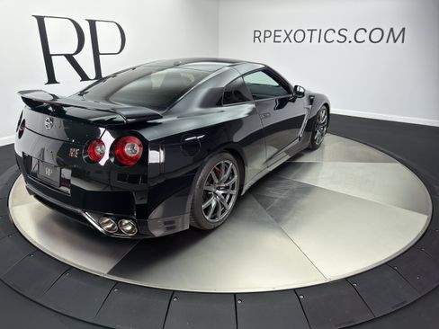 Used 2015 Nissan GT-R Premium AWD/4WD image 9