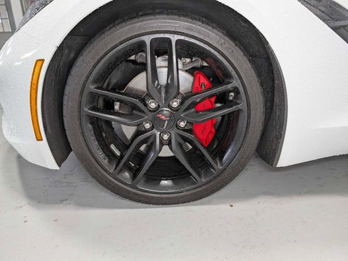 Used 2019 Chevrolet Corvette Stingray Convertible w/ 1LT RWD image 3