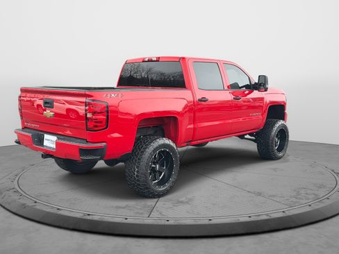 Used 2018 Chevrolet Silverado 1500 Custom w/ Custom Value Package image 9