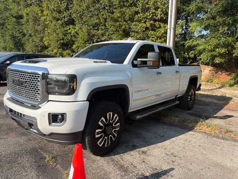 Used 2017 GMC Sierra 2500 Denali w/ Duramax Plus Package AWD/4WD image 1