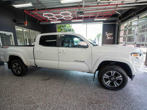 Used 2019 Toyota Tacoma SR5 AWD/4WD image 5
