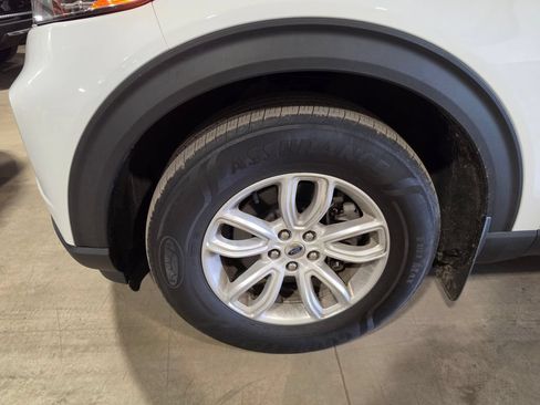 Used 2021 Ford Explorer 4WD w/ Class III Trailer Tow Package image 3
