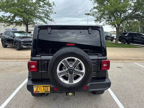 Used 2022 Jeep Wrangler Unlimited Sahara w/ LED Lighting Group AWD/4WD image 5