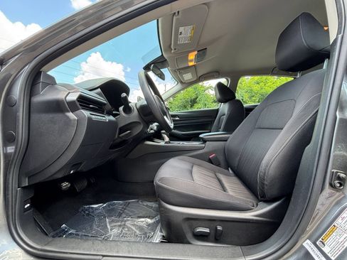 Used 2025 Nissan Altima 2.5 SV FWD image 23