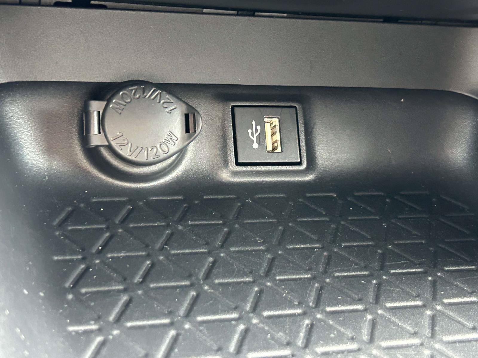 Used 2025 Toyota RAV4 XLE FWD image 23