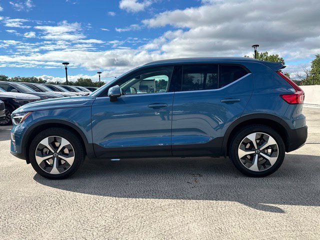 Certified 2024 Volvo XC40 B5 Core AWD/4WD image 5