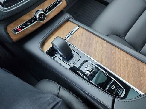 New 2025 Volvo XC90 B6 Plus w/ Protection Package Premier image 29