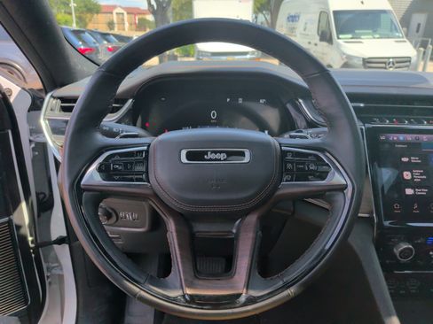 Used 2023 Jeep Grand Cherokee Summit w/ Adv Protech Group IV AWD/4WD image 33