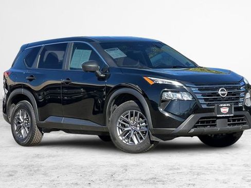 Used 2024 Nissan Rogue S image 2