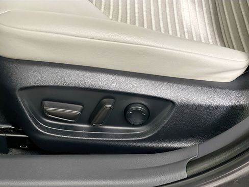 Used 2023 Toyota Camry SE image 15