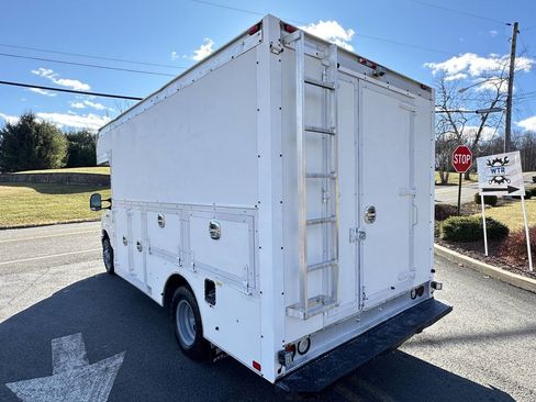 Used 2017 Ford E-350 and Econoline 350 Super Duty w/ Power Windows & Locks Group image 8