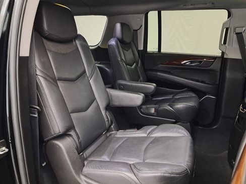 Used 2018 Cadillac Escalade ESV Luxury image 31