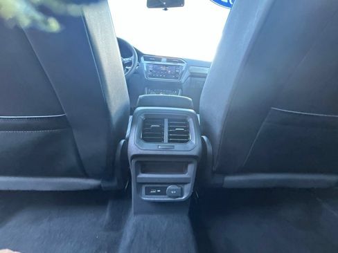 Used 2020 Volkswagen Tiguan SE w/ Panoramic Sunroof Package AWD/4WD image 31