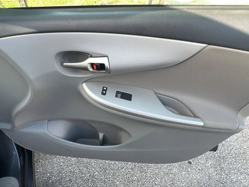 Used 2012 Toyota Corolla LE FWD image 22
