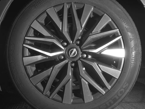 Used 2025 Nissan Altima 2.5 SV image 14