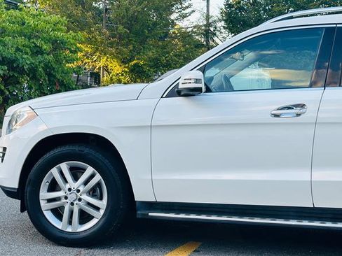 Used 2016 Mercedes-Benz GL 450 4MATIC w/ Premium I Package image 14