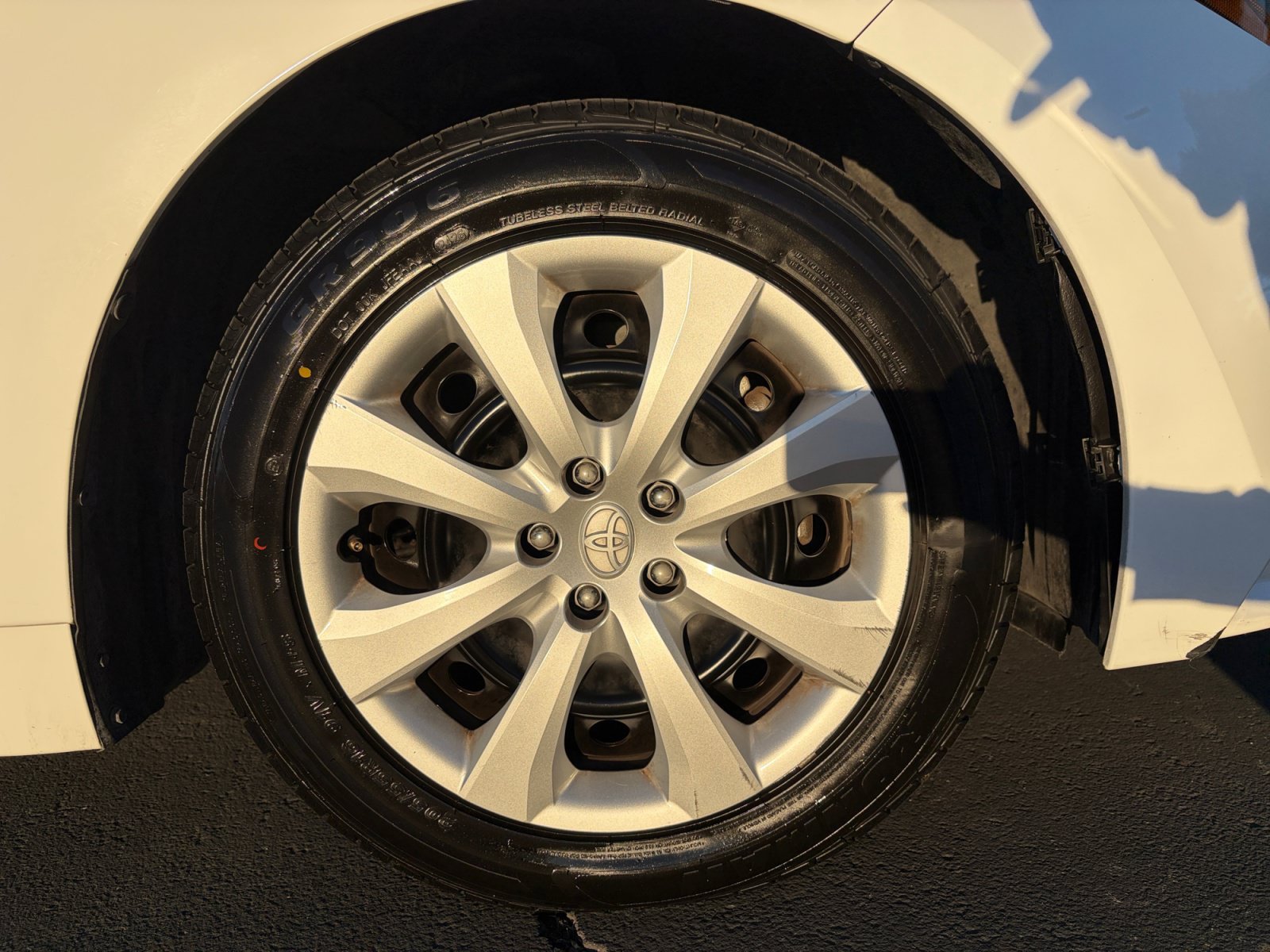 Used 2025 Toyota Corolla LE FWD image 31