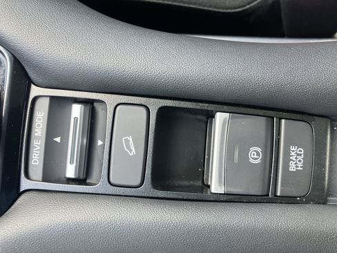 Used 2023 Honda HR-V LX image 27