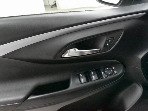 Used 2024 Buick Envista Preferred image 19