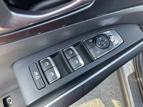 New 2025 Kia Sorento S image 12