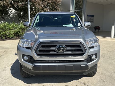Used 2023 Toyota Tacoma SR5 w/ Technology Package AWD/4WD image 5