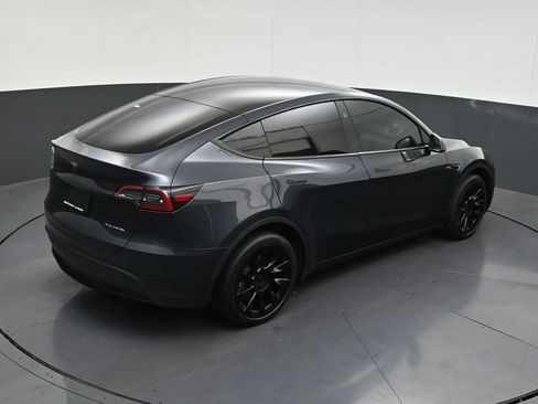 Used 2024 Tesla Model Y Long Range AWD/4WD image 22