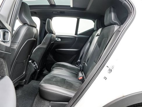 Used 2021 Volvo XC40 T5 R-Design w/ Protection Package Premier AWD/4WD image 18