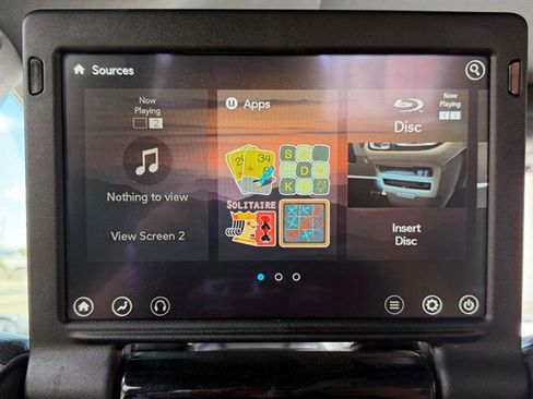 Used 2021 Chrysler Pacifica Limited w/ Uconnect Theater Family Group FWD image 23