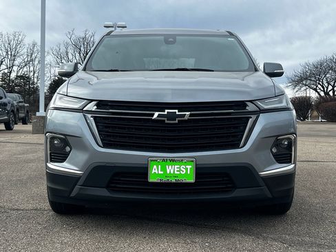 Used 2023 Chevrolet Traverse LT image 3