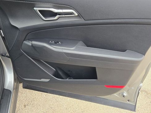 Used 2024 Kia Sportage LX image 5