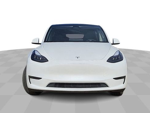 Used 2024 Tesla Model Y Long Range image 3