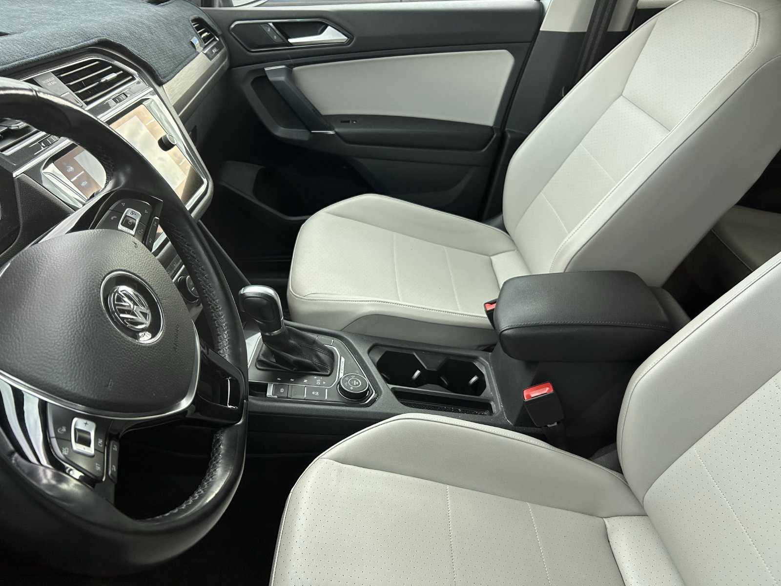 Used 2018 Volkswagen Tiguan SE AWD/4WD image 10