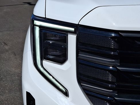 Used 2025 GMC Sierra 1500 Elevation AWD/4WD image 9