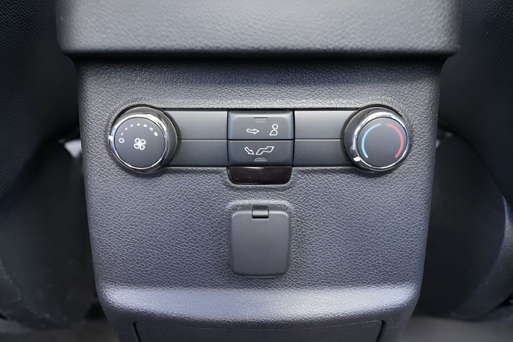 Used 2018 Ford Explorer XLT w/ Equipment Group 202A AWD/4WD image 20