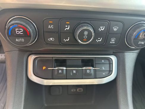 Used 2022 GMC Acadia SLE w/ Driver Convenience Package FWD image 23