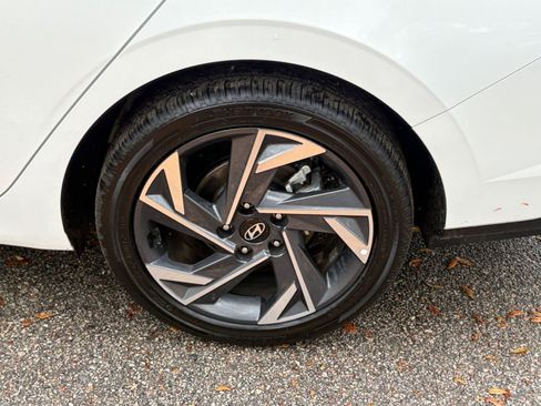 Used 2025 Hyundai Elantra SEL image 28