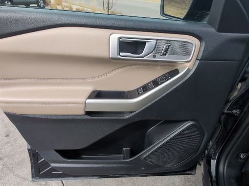 Used 2023 Ford Explorer Limited AWD/4WD image 10